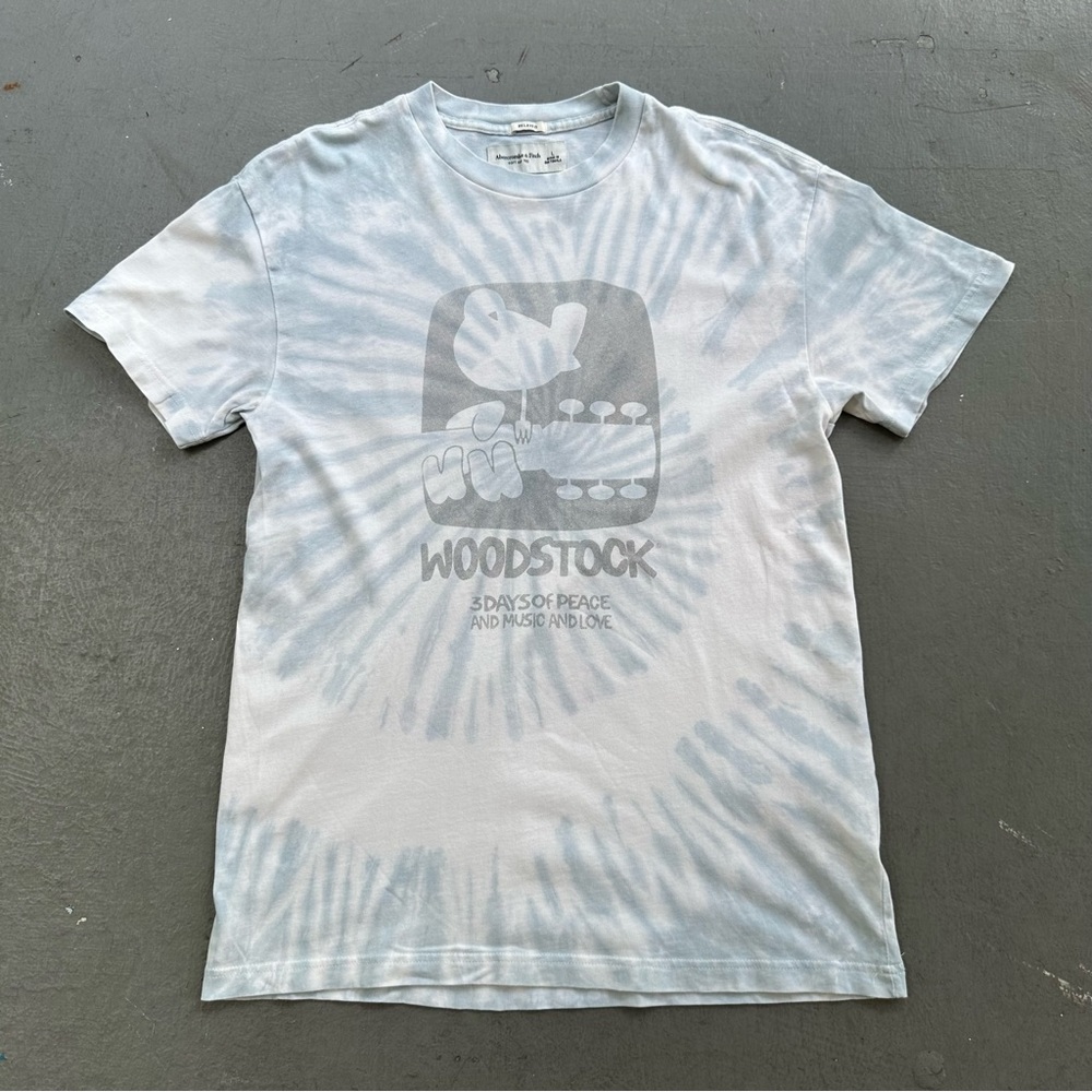 Abercrombie & Fitch Vintage Inspired Woodstock Festival T-Shirt - Blue Large